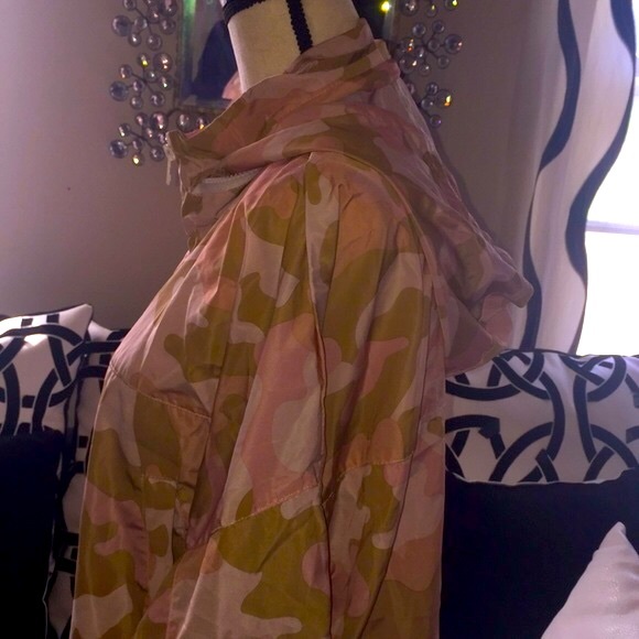 Windbreaker w/Hoodie - Picture 5 of 5